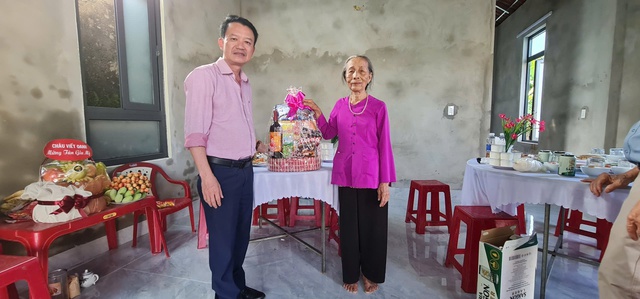 'Mẹ' 83 tuổi nuôi học trò miền ngược được tặng nhà tiếp tục …nuôi 'con'- Ảnh 3.