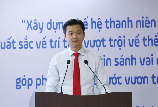 Trao học bổng Vững tương lai cho sinh viên vượt khó trong học tập - Ảnh 1.