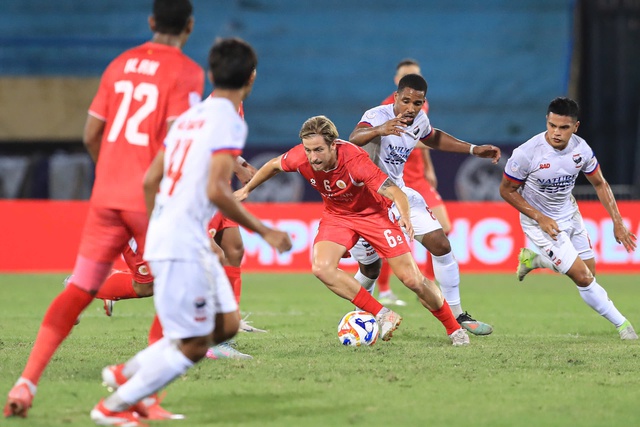 CLB CAHN thắng nghẹt thở á quân Philippines: Cao Pendant Quang Vinh ghi bàn quý hơn vàng- Ảnh 1. CLB CAHN thắng nghẹt thở á quân Philippines: Cao Pendant Quang Vinh ghi bàn quý hơn vàng- Ảnh 1.