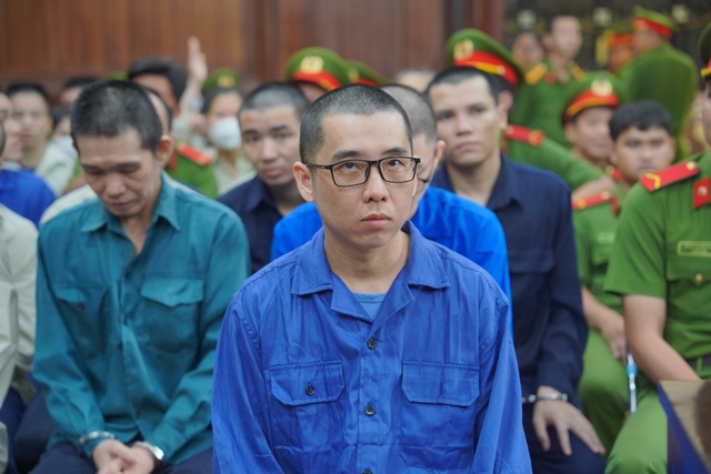 4 anh em trong vụ đánh bạc 87.000 tỉ đồng bị phạt 8 - 13 năm tù- Ảnh 1.