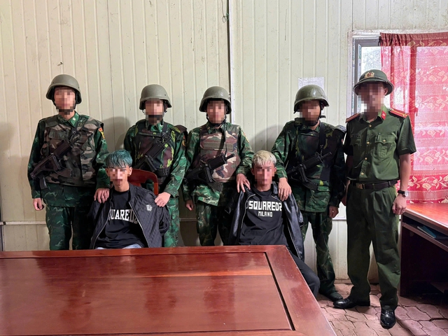 Hai thiếu niên bị bắt ở Quảng Trị, tàng trữ 400 viên ma túy- Ảnh 1. Hai thiếu niên bị bắt ở Quảng Trị, tàng trữ 400 viên ma túy- Ảnh 1.