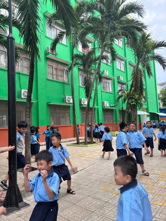 Hiệu trưởng trả lời nhiều vấn đề thắc mắc của bạn đọc - Ảnh 9.