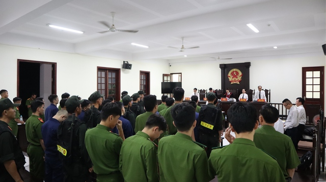 Gần 80 cảnh s&aacute;t bảo vệ phi&ecirc;n t&ograve;a đường d&acirc;y ma t&uacute;y do Hải ' l&ugrave;n ' cầm đầu - Ảnh 3.