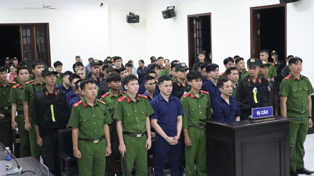Gần 80 cảnh sát bảo vệ phiên tòa đường …
