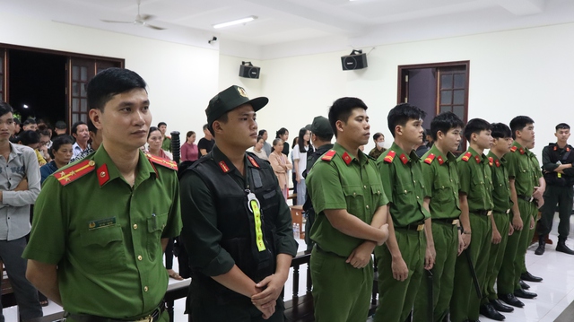 Gần 80 cảnh s&aacute;t bảo vệ phi&ecirc;n t&ograve;a đường d&acirc;y ma t&uacute;y do Hải ' l&ugrave;n ' cầm đầu - Ảnh 2.