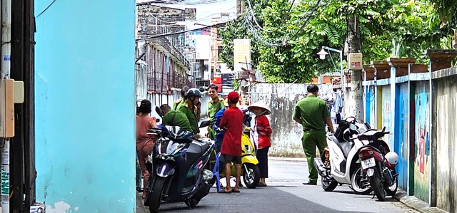 Phong tỏa con hẻm điều tra vụ…