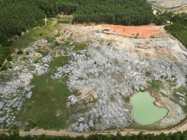 B&atilde;i thải bột đ&aacute; g&acirc;y &ocirc; nhiễm m&ocirc;i trường- Ảnh 2.