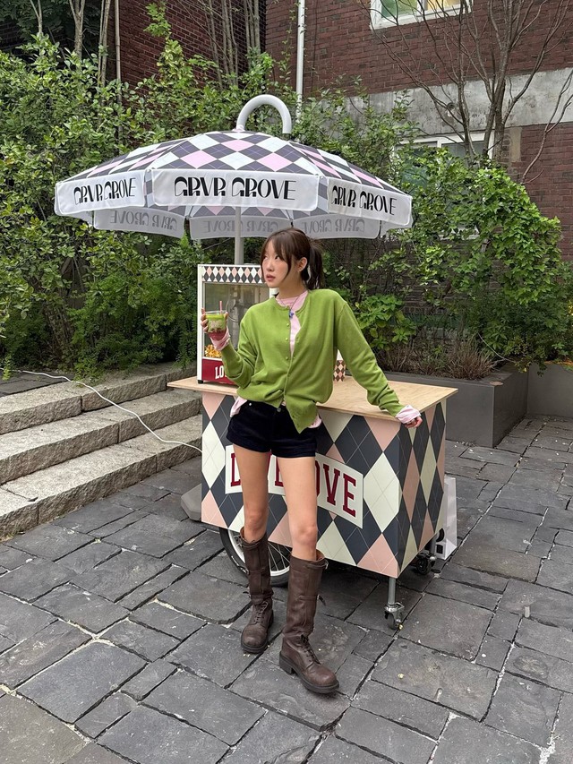 Kiểu áo khoác 'quốc dân' mỗi khi trời vào thu - Ảnh 2.