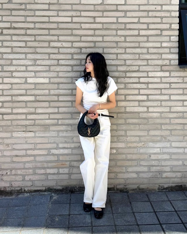 Suzy và Lisa (BlackPink) cùng mê mẩn một kiểu giày này, bạn đã sở hữu chưa?- Ảnh 4.