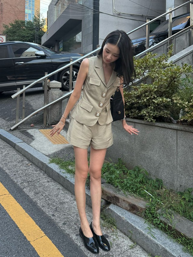 Suzy và Lisa (BlackPink) cùng mê mẩn một kiểu giày này, bạn đã sở hữu chưa?- Ảnh 5.