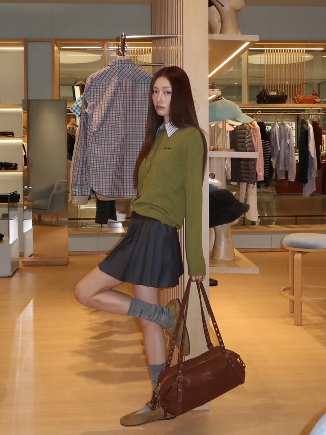 Kiểu áo khoác 'quốc dân' mỗi khi trời vào thu - Ảnh 6.