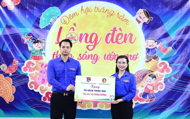 Tết Trung thu 2025 thắp sáng ước mơ cho thiếu nhi làng Nủ Lào Cai - Ảnh 4.