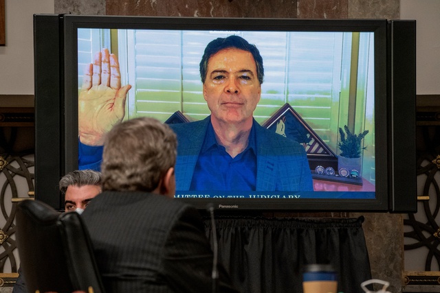 Cựu Giám đốc FBI James Comey …