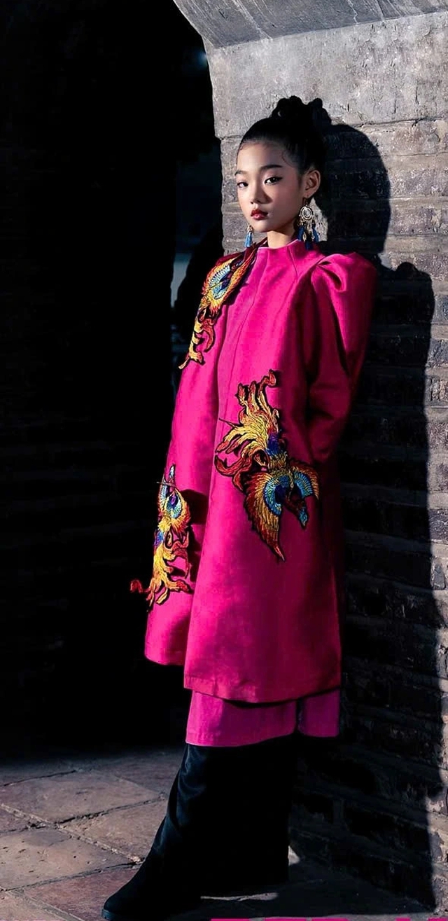 Phong cách thời trang ấn tượng của diễn viên nhí 'Đồi hành xác' - Ảnh 5.