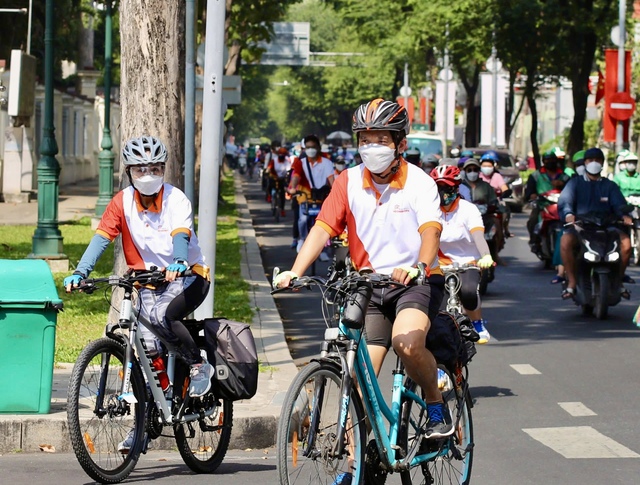 TP.HCM mở làn riêng cho xe đạp: Người đạp xe mỗi ngày nói gì? - Ảnh 4.