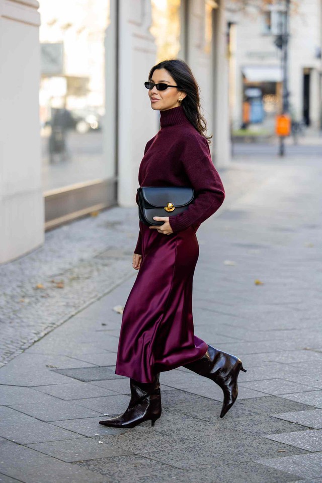 Đẹp 'lạnh lùng' với sắc đỏ tía kiêu kỳ trong ngày trở gió - Ảnh 3.