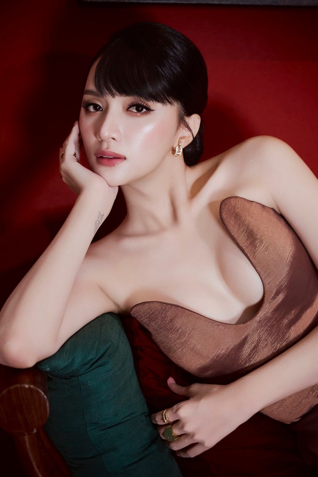 

Thông tin Hương Giang sắp dự thi Miss Universe 2025 khiến mạng xã hội 'dậy sóng'  