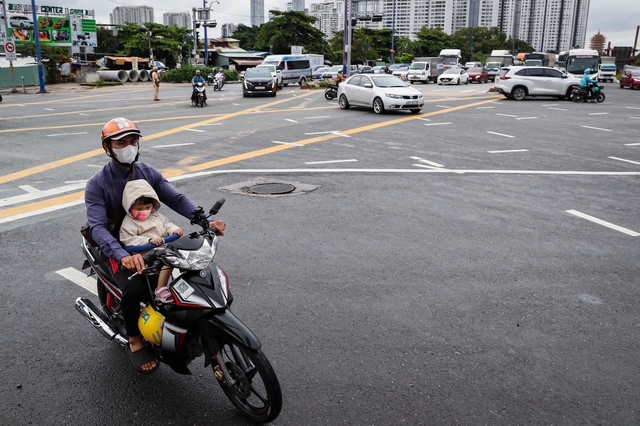 Sở Xây dựng: 'Vạch kẻ đường, biển báo ở TP.HCM rõ ràng, không bị xuống cấp' - Ảnh 3.