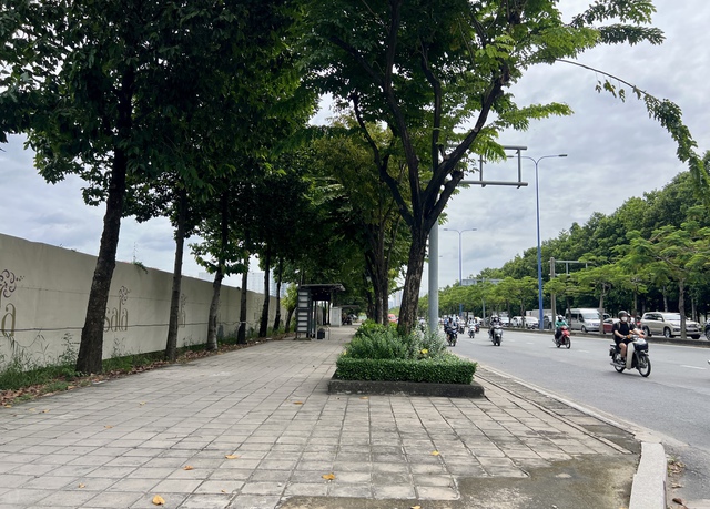 Dùng những vỉa hè 'đang rảnh' làm làn riêng cho xe đạp: Sở Xây dựng nói gì?  - Ảnh 2.