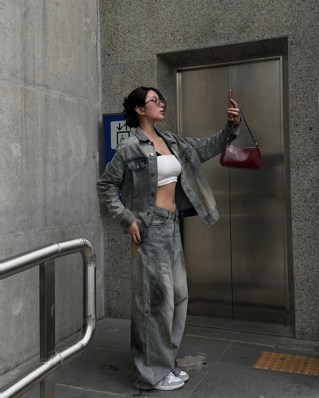 Đa dạng phong cách với áo khoác denim- Ảnh 1. Đa dạng phong cách với áo khoác denim- Ảnh 1.