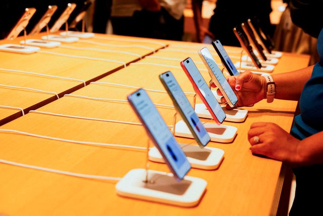 Có một số giải pháp người dùng iPhone 17 có thể tạm thời khắc phục. ẢNH: REUTERS Có một số giải pháp người dùng iPhone 17 có thể tạm thời khắc phục