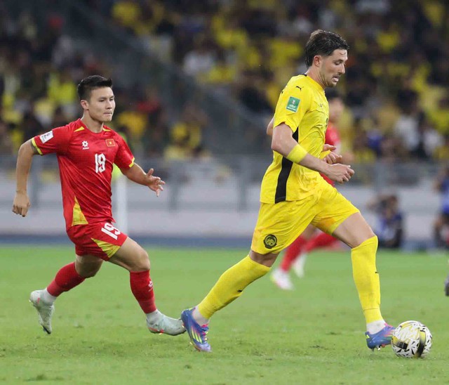 Đội tuyển bị FIFA phạt nặng, …