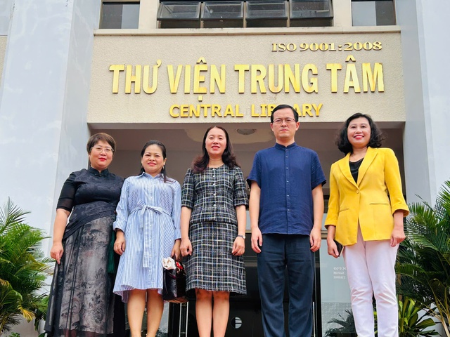 'Lan tỏa yêu thương' cùng tủ sách do Chibooks cùng Tổng lãnh sự quán Trung Quốc trao tặng - Ảnh 2.