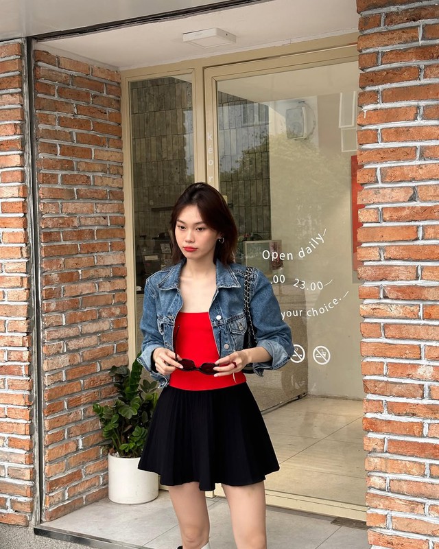 Đa dạng phong cách với áo khoác denim- Ảnh 6. Đa dạng phong cách với áo khoác denim- Ảnh 6.