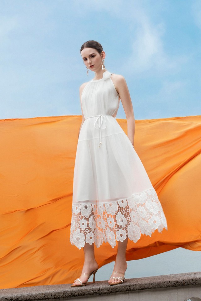 Tôn nét đẹp tinh khôi, chinh phục ánh nhìn với những chiếc váy trắng- Ảnh 6. Tôn nét đẹp tinh khôi, chinh phục ánh nhìn với những chiếc váy trắng- Ảnh 6.