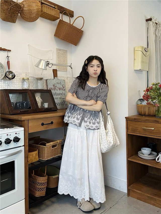 Ngọt lịm ngày thu với áo babydoll và chân váy- Ảnh 7.