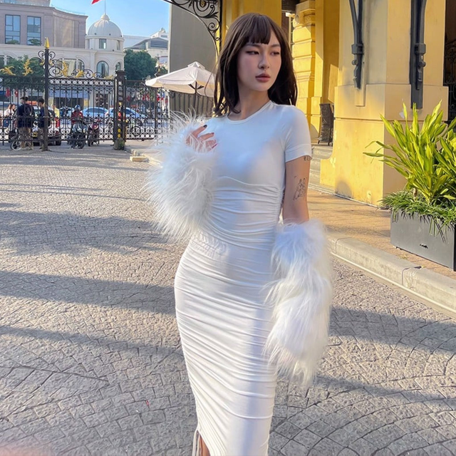 Tôn nét đẹp tinh khôi, chinh phục ánh nhìn với những chiếc váy trắng- Ảnh 7. Tôn nét đẹp tinh khôi, chinh phục ánh nhìn với những chiếc váy trắng- Ảnh 7.