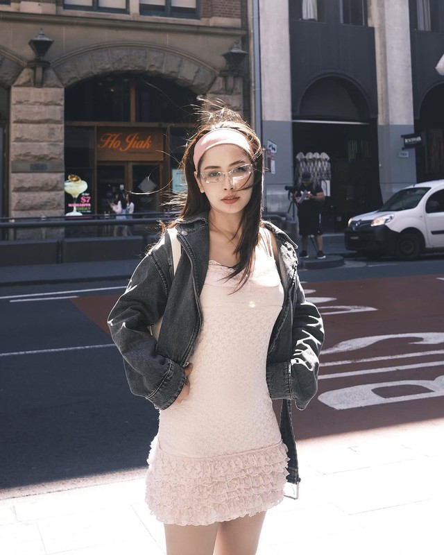 Đa dạng phong cách với áo khoác denim- Ảnh 8. Đa dạng phong cách với áo khoác denim- Ảnh 8.