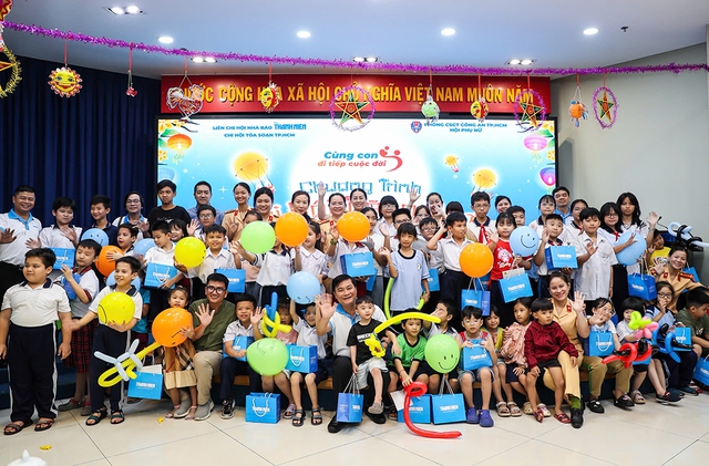 Vui hội trăng rằm rộn ràng nụ…
