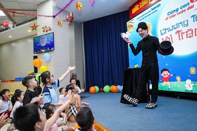 Vui Hội trăng rằm v&agrave; nụ cười trẻ em tại t&ograve;a soạn Thanh Ni&ecirc;n - Ảnh 8.
