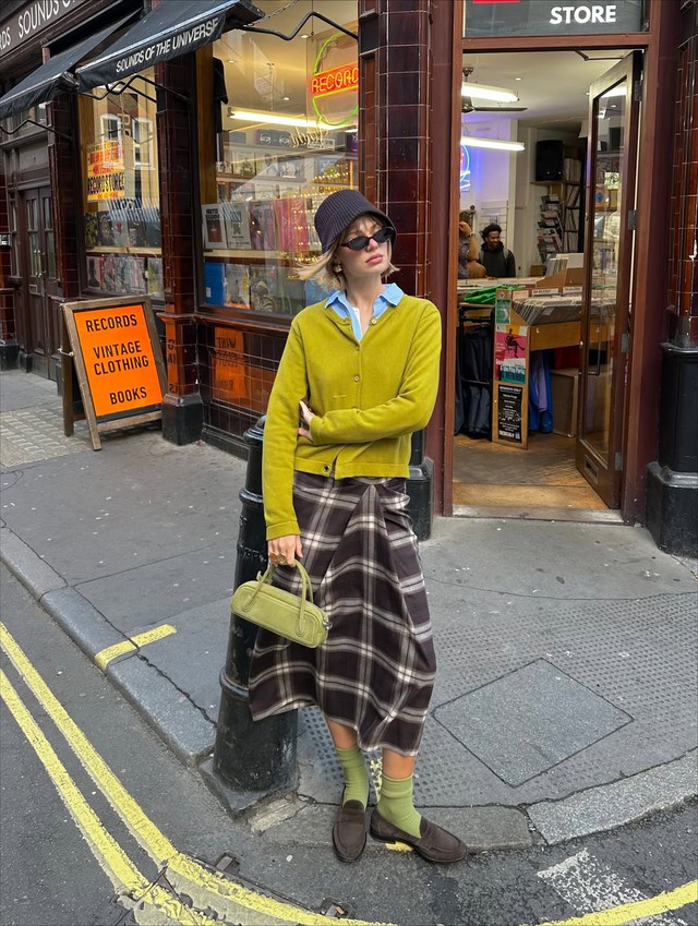 Lên đồ ngày lạnh, sành điệu bất ngờ với áo cardigan- Ảnh 3.