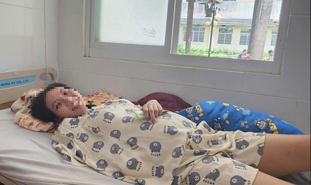 TP.HCM: Phẫu thuật ghép bàn tay vào chân thành công cho bệnh nhân trẻ mang song thai - Ảnh 6.