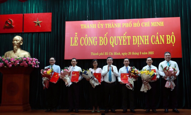 Thành ủy TP.HCM đưa nhiều cán bộ thành phố về Đảng ủy phường, xã- Ảnh 2.