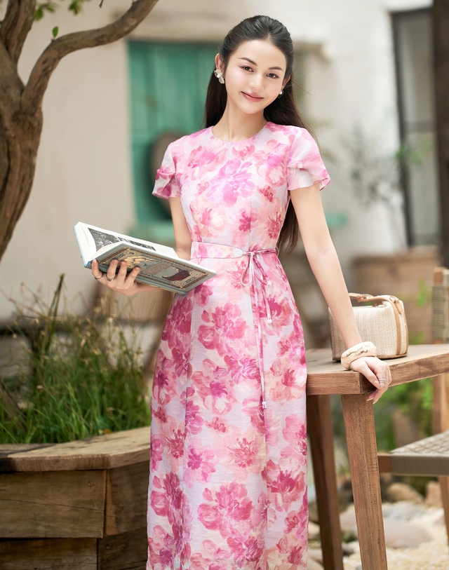 Những chiếc váy hoa, đầm họa tiết tuyệt đẹp không thể thiếu ngày đầu thu- Ảnh 7.