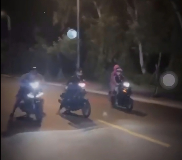 Chạy xe máy bằng 1 bánh tốc độ 100 km/giờ ở TP.HCM rồi đăng clip lên Facebook- Ảnh 2.