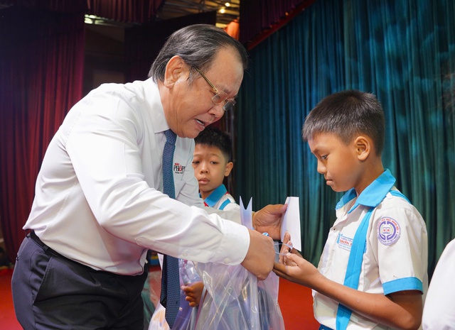 Lan tỏa chương trình 'Cùng ngư dân thắp sáng đèn trên biển' tại Gia Lai- Ảnh 2. Lan tỏa chương trình 'Cùng ngư dân thắp sáng đèn trên biển' tại Gia Lai- Ảnh 2.