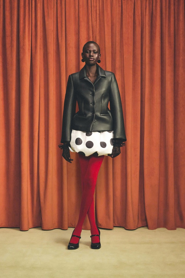 Sành điệu và 'bắt trend' với các thiết kế peplum- Ảnh 4. Sành điệu và 'bắt trend' với các thiết kế peplum- Ảnh 4.