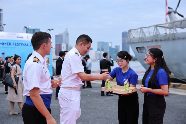 Bật mí món Việt xuất hiện trong sự kiện đón tàu Hải quân Hoàng gia Anh - Ảnh 8.