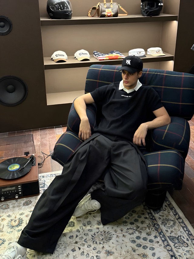 Biến hóa phong cách từ thanh lịch đến năng động với áo polo dệt kim- Ảnh 3.