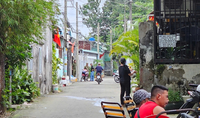 'Vỡ hụi 200 tỉ': Dân đòi tiền, Công an xã Xuân Thới Sơn xác minh- Ảnh 1. 'Vỡ hụi 200 tỉ': Dân đòi tiền, Công an xã Xuân Thới Sơn xác minh- Ảnh 1.
