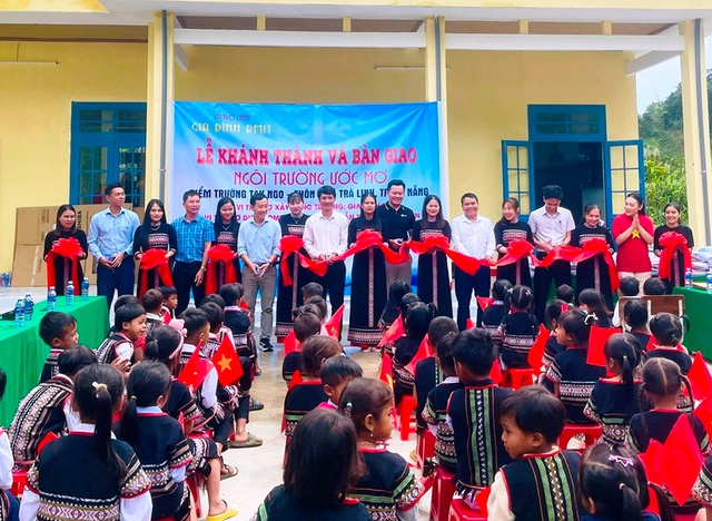 Chung dòng máu Lạc Hồng: 'Vỹ cái bang' của học trò vùng cao - Ảnh 1.