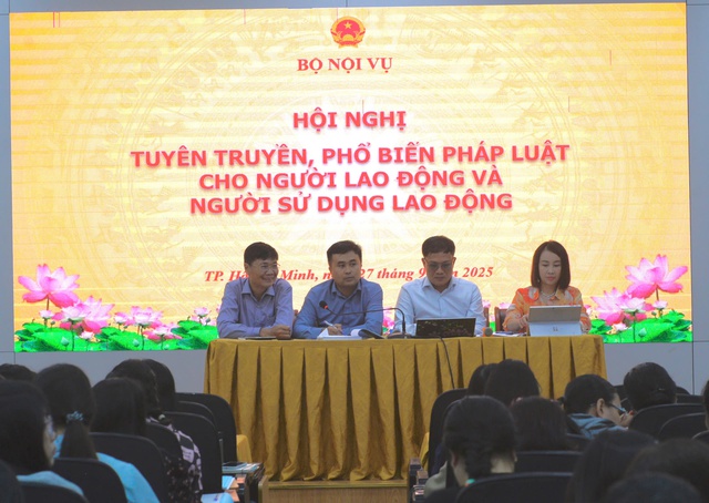 Ông Cao Huy cảnh báo việc chấp hành pháp luật BHXH còn nhiều hạn chế- Ảnh 3. Ông Cao Huy cảnh báo việc chấp hành pháp luật BHXH còn nhiều hạn chế- Ảnh 3.