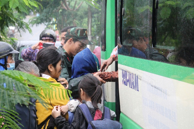 Ứng phó bão số 10: Vùng cao Đà Nẵng cảnh giác, sẵn sàng sơ tán - Ảnh 1.