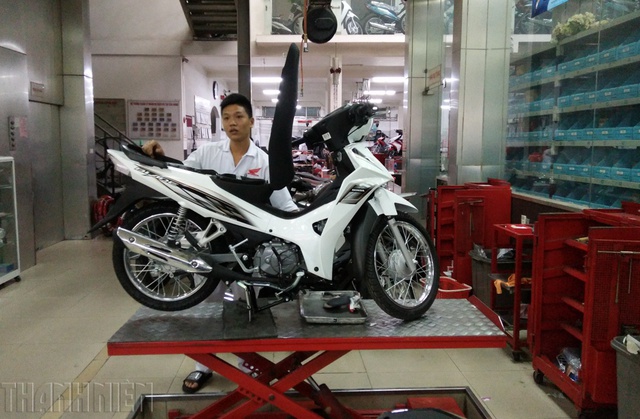 Đi xe m&aacute;y thế n&agrave;o cho tiết kiệm nhi&ecirc;n liệu? - Ảnh 1.