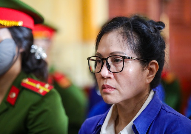 Cựu Tổng giám đốc SJC Lê Thúy…