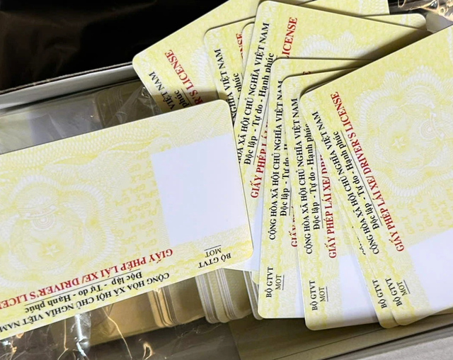 Quảng Trị: Công an triệt phá đường dây làm giả hàng chục nghìn văn bằng, giấy tờ- Ảnh 3. Quảng Trị: Công an triệt phá đường dây làm giả hàng chục nghìn văn bằng, giấy tờ- Ảnh 3.